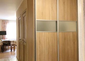 Продам 3-комнатную квартиру, 55.6 м2, Новосибирск, улица Ильича, 9, улица Ильича