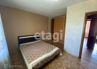 Сдается в аренду трехкомнатная квартира, 52 м2, Владивосток, Русская улица, 5, Советский район