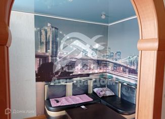 Продается четырехкомнатная квартира, 61.1 м2, Еманжелинск, улица Чкалова, 8