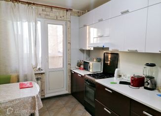 Продается 3-комнатная квартира, 69 м2, Саратов, улица имени Н.В. Кузнецова, 11, жилой район Солнечный-2