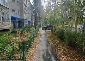 Продажа четырехкомнатной квартиры, 74.2 м2, Тобольск, микрорайон Иртышский, 8