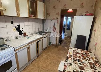 Продаю 3-ком. квартиру, 61 м2, Строитель, улица Ленина, 19