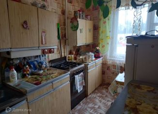 Трехкомнатная квартира на продажу, 65.2 м2, деревня Суетово, Магистральная улица, 10