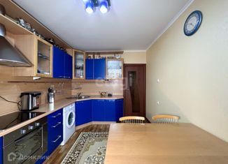 Продам трехкомнатную квартиру, 80.2 м2, посёлок городского типа Пойковский, 4-й микрорайон, 23