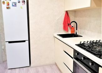 Продам 1-ком. квартиру, 32 м2, Курган, улица Кулибина, 1Б, район Рябково