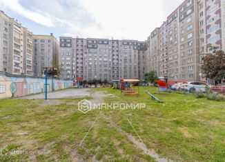 Продам 4-комнатную квартиру, 77.3 м2, Челябинск, улица Комарова, 125