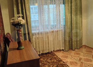 Продается четырехкомнатная квартира, 62.4 м2, Алексин, улица 50 лет Октября, 19