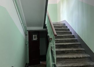 Продам 2-ком. квартиру, 41 м2, Санкт-Петербург, Средний проспект Васильевского острова, 96, метро Приморская