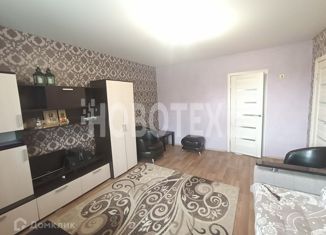 Продаю 2-комнатную квартиру, 40 м2, Апшеронск, улица Макаренко, 9