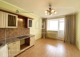 Продам трехкомнатную квартиру, 101 м2, Коммунар, Западная улица, 1