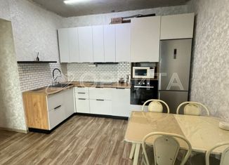 Продам 2-ком. квартиру, 57 м2, Тюменская область, улица Александра Пушкина, 10