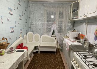 Продам трехкомнатную квартиру, 60 м2, посёлок Сатис, Московская улица, 40