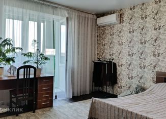 Продается 2-комнатная квартира, 65 м2, Волгоградская область, Варшавская улица, 4
