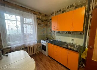 Продам четырехкомнатную квартиру, 80 м2, Чебоксары, улица Юрия Гагарина, 45, Калининский район