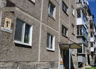 Продажа трехкомнатной квартиры, 59 м2, Свердловская область, Комсомольская улица, 1Б