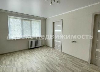 Трехкомнатная квартира на продажу, 47.8 м2, Тюменская область, Санаторная улица, 1