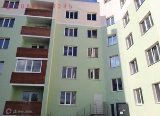 Продам 4-ком. квартиру, 104.2 м2, посёлок городского типа Петра Дубрава, улица Строителей, 5, ЖК Земляничный