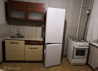 Сдаю в аренду 2-ком. квартиру, 50 м2, Курск, улица Крюкова, 11, Сеймский округ