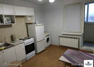 Сдается трехкомнатная квартира, 80 м2, Татарстан, улица Наиля Юсупова, 5