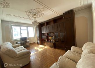 Продается четырехкомнатная квартира, 90 м2, Нальчик, улица Осипенко, 26, район Затишье