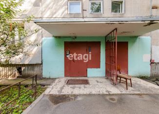 Продаю трехкомнатную квартиру, 64.7 м2, Санкт-Петербург, улица Дыбенко, 12к1, метро Проспект Большевиков