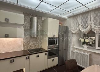 Продается 3-ком. квартира, 112 м2, Тюмень, улица Демьяна Бедного, 83к1, Калининский округ