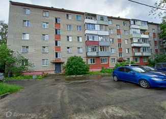 Трехкомнатная квартира на продажу, 52 м2, поселок Большевик, улица Ленина, 46