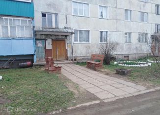 Трехкомнатная квартира на продажу, 58 м2, село Быстрица, Школьная улица, 3