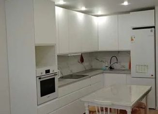 Аренда 4-ком. квартиры, 90 м2, Казань, улица Азата Аббасова, 23А