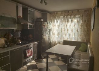 Продам 3-комнатную квартиру, 73 м2, Нижний Новгород, улица Маршала Казакова, 8к1, улица Маршала Казакова