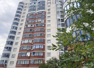 Продаю 2-комнатную квартиру, 56 м2, Киров, Чистопрудненская улица, 1