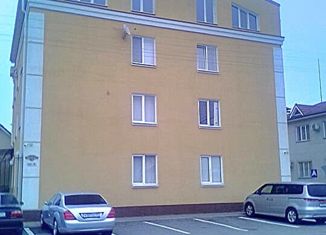 Продается 3-комнатная квартира, 96 м2, Нальчик, улица Маяковского, 76