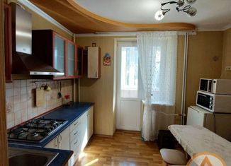 Продается 2-комнатная квартира, 50.3 м2, поселок городского типа Новомихайловский, 2-й микрорайон, 28