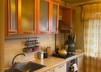 Продам 4-комнатную квартиру, 80 м2, Темрюк, улица Калинина, 112Б