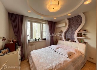 Продается 3-комнатная квартира, 76.3 м2, Москва, улица Адмирала Лазарева, 40, метро Бунинская аллея