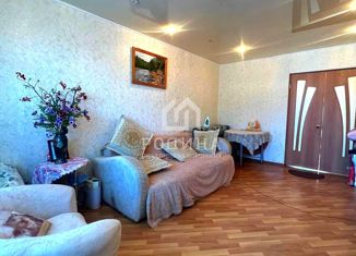 Продаю трехкомнатную квартиру, 61 м2, рабочий посёлок Солнечный, улица Ленина, 24