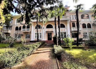 Продаю четырехкомнатную квартиру, 106.9 м2, Сочи, Советская улица, 46