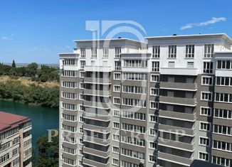 Продается 2-ком. квартира, 90 м2, Махачкала, улица Вузовское Озеро, 13к2, ЖК Семейный