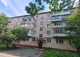 Продаю 3-ком. квартиру, 62.7 м2, Ломоносов, Швейцарская улица, 18к2