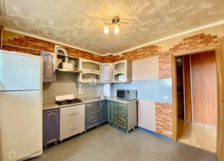 Сдается в аренду двухкомнатная квартира, 57.5 м2, село Мариинский, Лазурная улица, 1