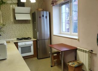 Сдается в аренду 2-комнатная квартира, 67 м2, Калининград, Стекольная улица, 51