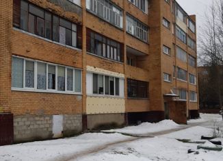 Продается 1-комнатная квартира, 30.8 м2, поселок городского типа Товарково, Октябрьская улица, 31