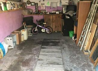 Продаю гараж, 24 м2, поселок городского типа Новомихайловский, 2-й микрорайон, 1А