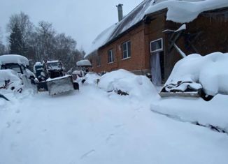 Старый бабушкин дом под крышей которого