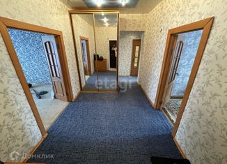 Продается 4-ком. квартира, 93.5 м2, Осинники, улица Кирова, 72