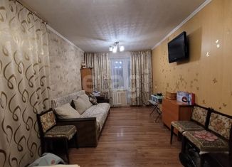 Продается 3-комнатная квартира, 57.3 м2, деревня Кабаково, улица Строителей, 4