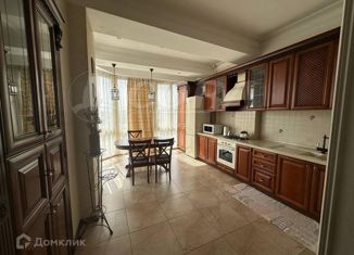 Сдача в аренду трехкомнатной квартиры, 90 м2, Каспийск, улица Ленина, 35