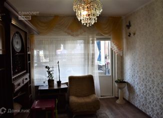 Продается 2-комнатная квартира, 55 м2, Курган, 6-й микрорайон, 17, Заозёрный район