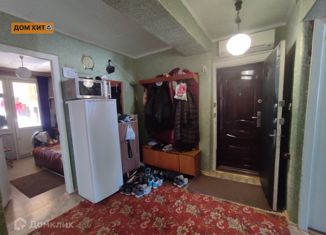 Продаю 3-ком. квартиру, 71.2 м2, посёлок городского типа Новоозёрное, Морская улица, 11