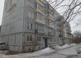 Продам двухкомнатную квартиру, 47.3 м2, поселок Песочное, улица Юрия Литвинова, 16